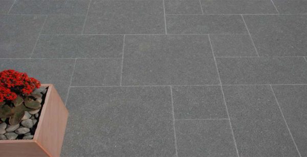 Strata Venetian Ebony Granite Paving Slab 15.39m2 Patio Pack | Kobocrete